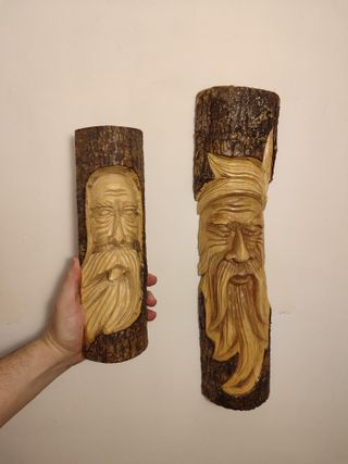 4 figuras talladas en tronco de madera