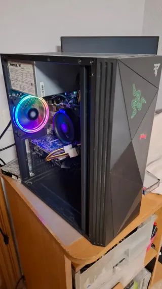 Torre PC Gaming Negra y Verde