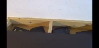 Estantería flotante con cajón