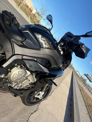 BMW S1000 XR  triple Black lleva Carbono Edition