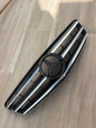 Parrilla Mercedes-Benz