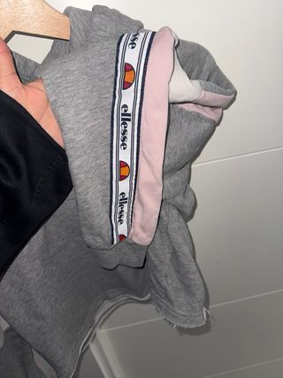 Sudadera crop top Ellesse gris y rosa
