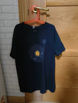 Camiseta Pampling Espacio Tocadiscos Negra