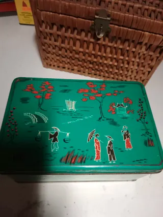 Caja antigua Cola Cao y galletas