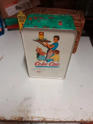 Caja antigua Cola Cao y galletas