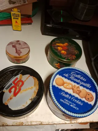 Caja antigua Cola Cao y galletas