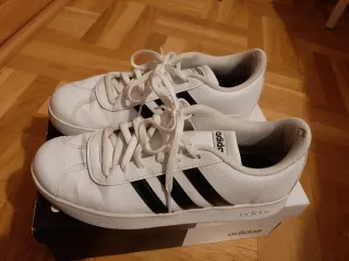 Zapatillas Adidas Blancas y Negras