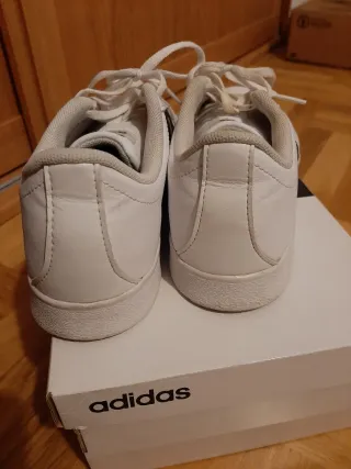 Zapatillas Adidas Blancas y Negras