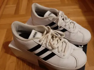 Zapatillas Adidas Blancas y Negras