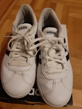 Zapatillas Adidas Blancas y Negras