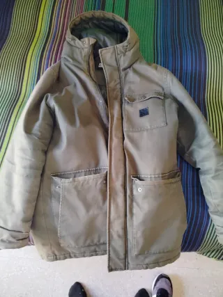 Parka DC verde con capucha