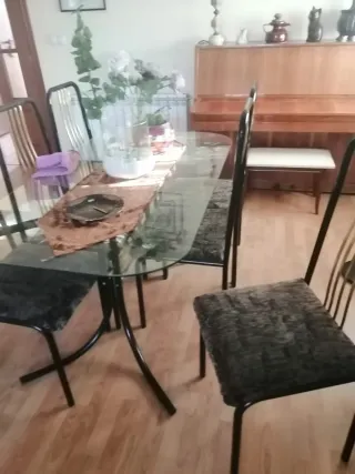 Mesa de cristal y 6 sillas