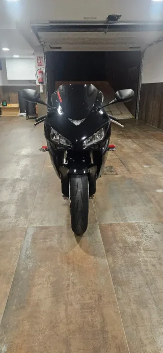 Honda CBR1000RR Fireblade Negra