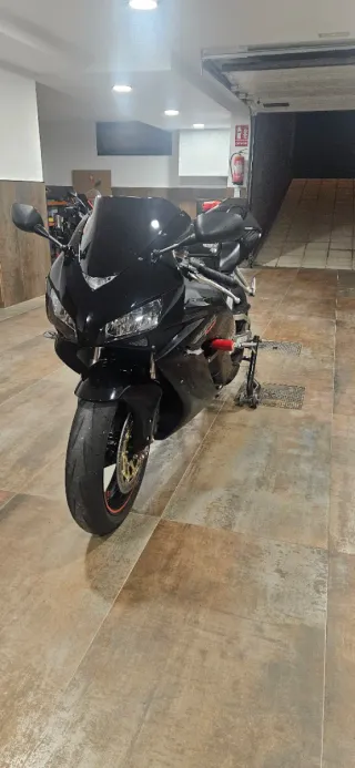 Honda CBR1000RR Fireblade Negra