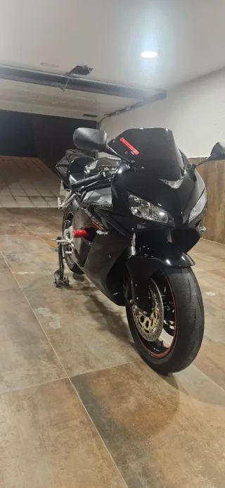 Honda CBR1000RR Fireblade Negra