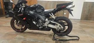 Honda CBR1000RR Fireblade Negra