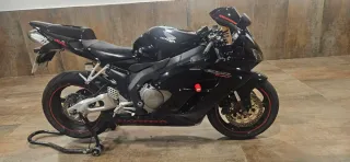 Honda CBR1000RR Fireblade Negra