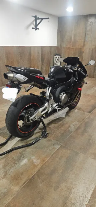 Honda CBR1000RR Fireblade Negra