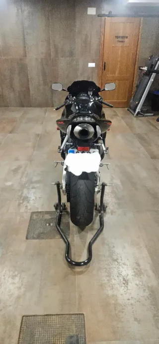 Honda CBR1000RR Fireblade Negra