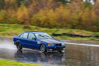 BMW E36 323i DRIFT – Motor hecho, ángulo y muchas