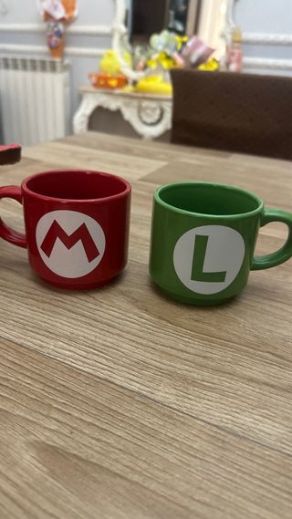 Set regalo Super Mario peluche e tazze