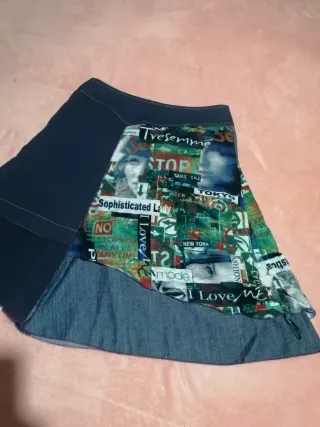 Saia jeans com estampa de cidades