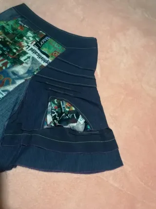 Saia jeans com estampa de cidades