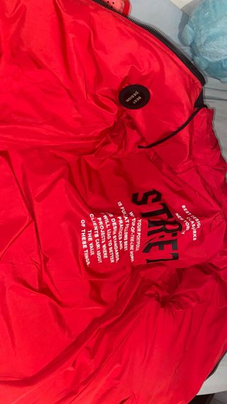 Chaqueta de Invierno Negra y Roja