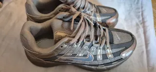 Tenis Nike Grises y Plateados Nuevos