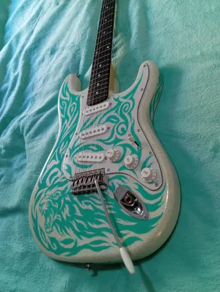 OFERTA! Guitarra Eléctrica LKE ST20