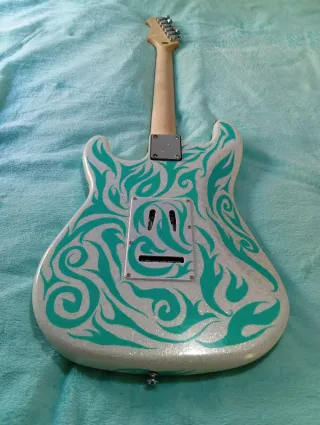 OFERTA! Guitarra Eléctrica LKE ST20