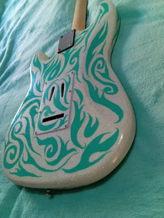 OFERTA! Guitarra Eléctrica LKE ST20