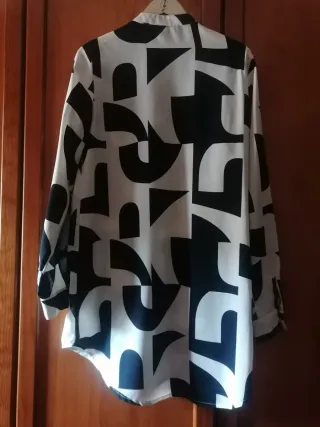 Blusa Estampada Preto e Branco