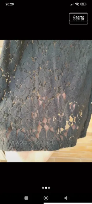 Blusa de encaje sin mangas negra