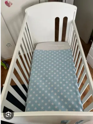 Cuna de bebé en buen estado