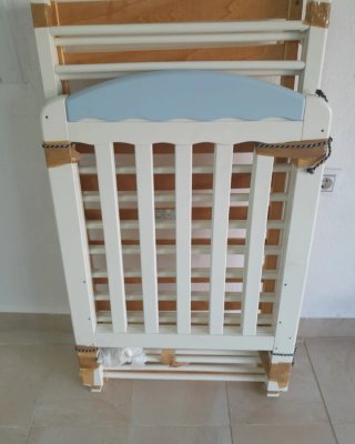 Cuna de bebé en buen estado