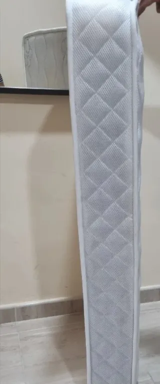 Cuna blanca de colecho con colchón