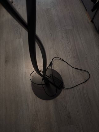 Lámpara de pie LED moderna