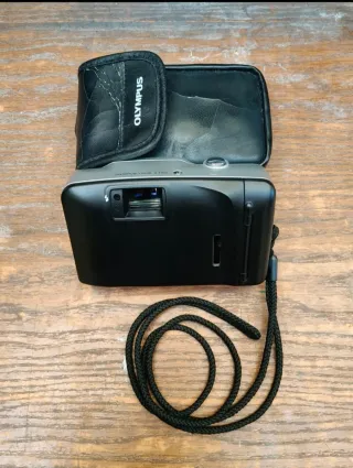 Macchina Fotografica Analogica "Olympus"