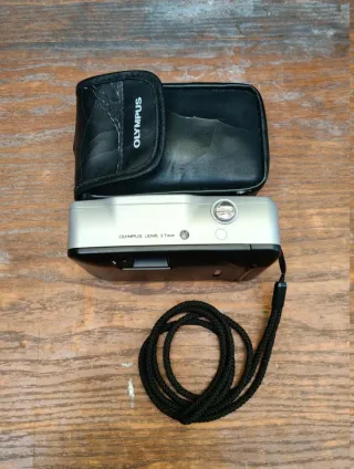 Macchina Fotografica Analogica "Olympus"