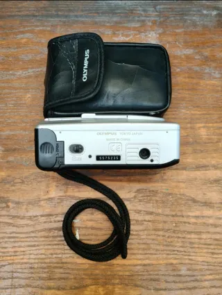 Macchina Fotografica Analogica "Olympus"