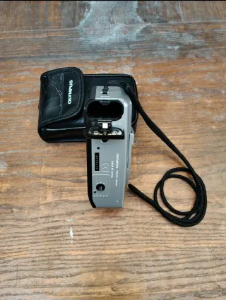 Macchina Fotografica Analogica "Olympus"