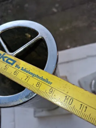 3 vasi pesanti da  cimitero metallo base marmo 7 e