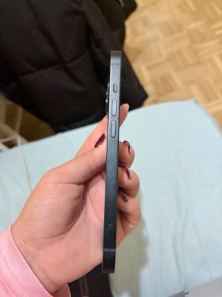 iPhone 13 Negro con Fundas y Protectores