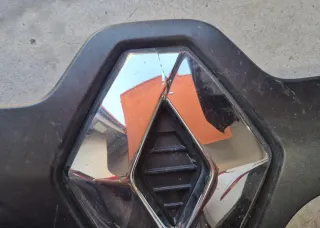 Moldura Capó Renault Trafic 2015