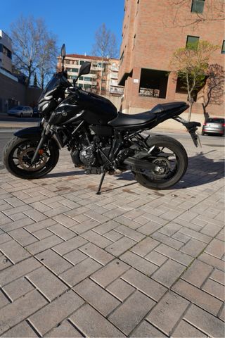 Yamaha MT07 Negra año 2025