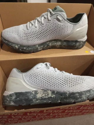 Zapatillas Under Armour HOVR Sonic 4 Gris