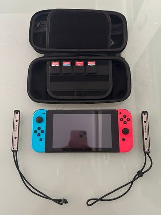 Nintendo Switch Azul/Rojo+ + Accesorios