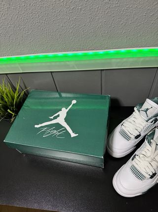 Jordan Retro 4 Verdes y Blancas Talla 36.5