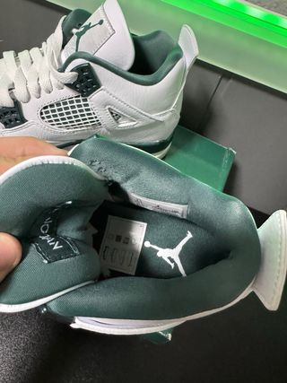 Jordan Retro 4 Verdes y Blancas Talla 36.5